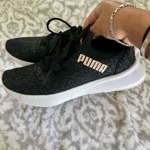 PUMA Women's Black and White Sneakers , Size 8
